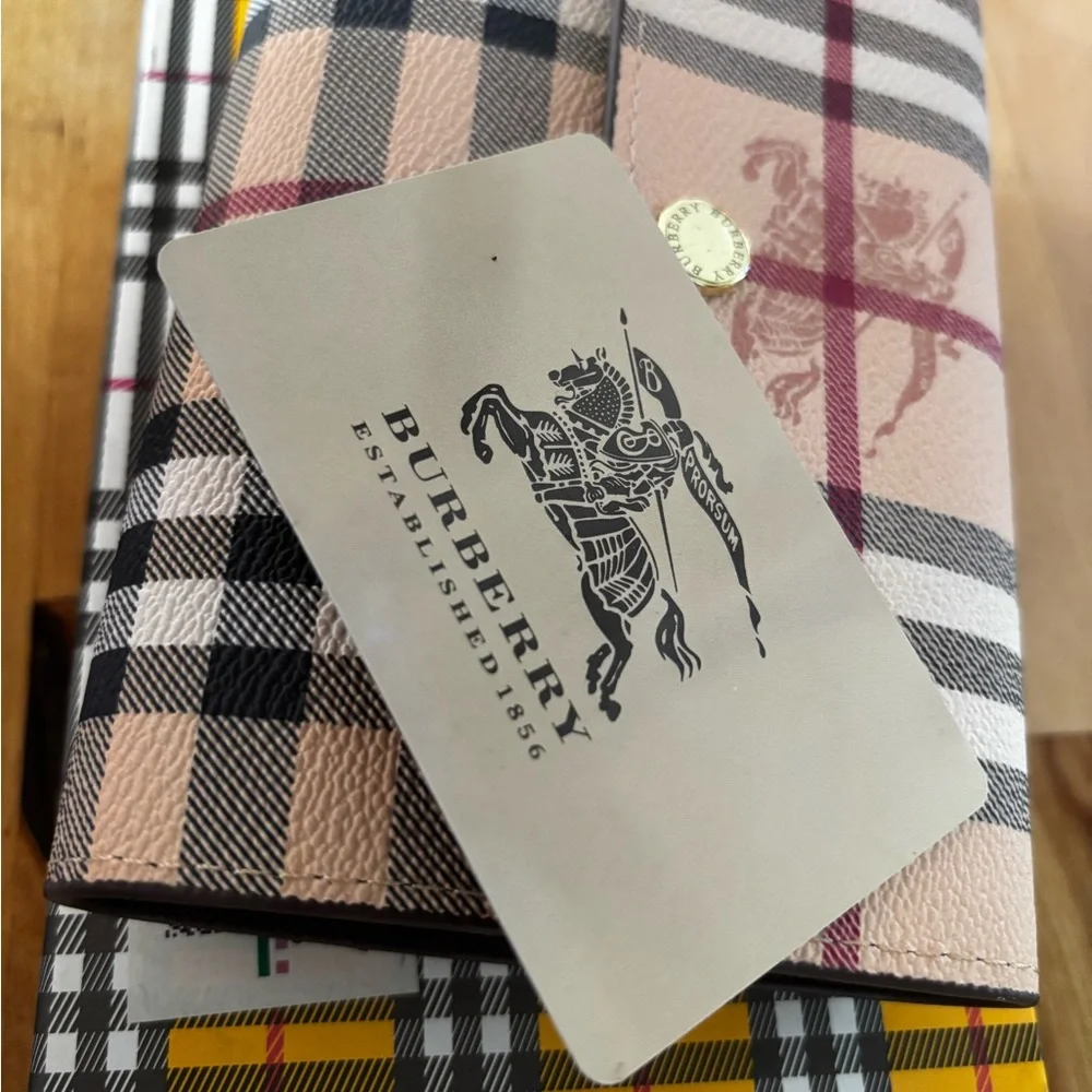 New Burberry Check Tri Fold Clutch - Picture 6 of 9